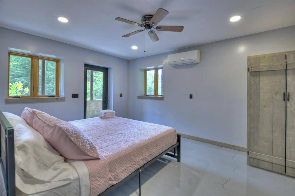 The Chariot - Creek Front With Hottub, Fire Pits, Billiards, Ev Charger - Sandalwood Stays 蓝岭 外观 照片