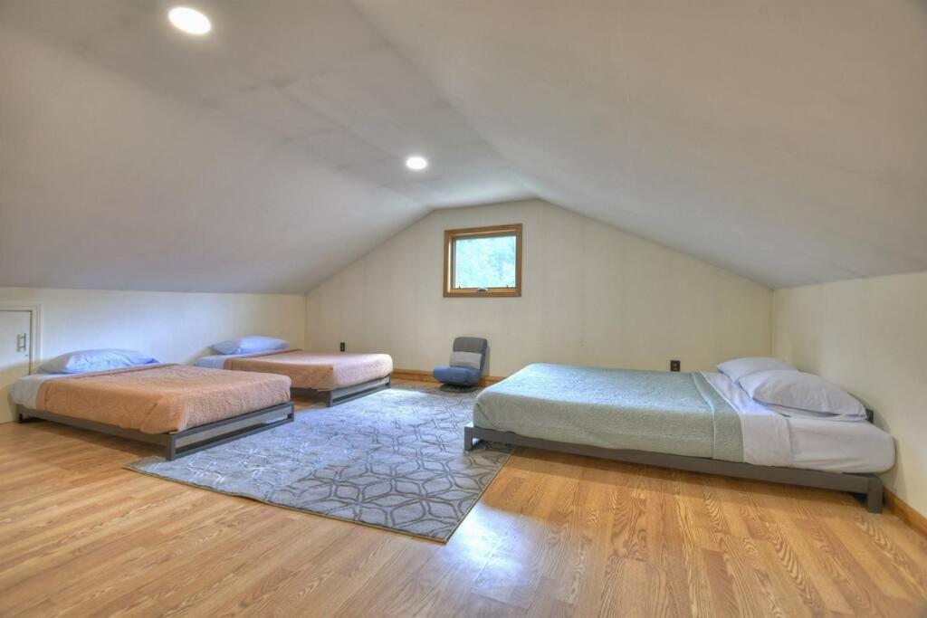 The Chariot - Creek Front With Hottub, Fire Pits, Billiards, Ev Charger - Sandalwood Stays 蓝岭 外观 照片