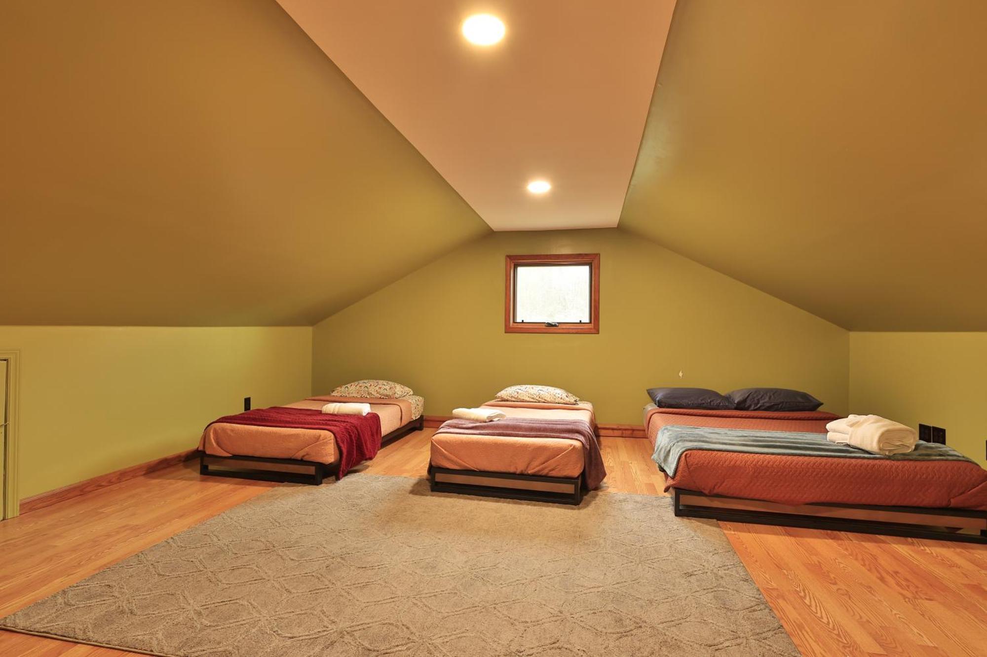 The Chariot - Creek Front With Hottub, Fire Pits, Billiards, Ev Charger - Sandalwood Stays 蓝岭 外观 照片